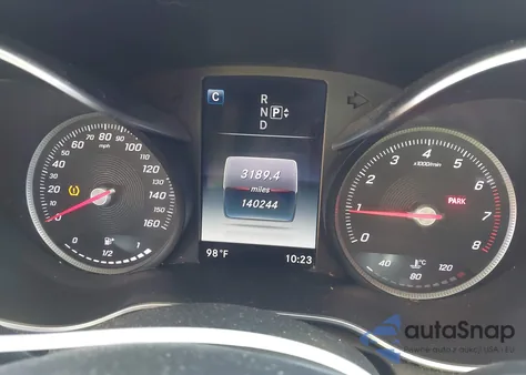 2015 Mercedes-Benz C 300 z USA, uszkodzony, nr VIN 55SWF4JB4FU082999